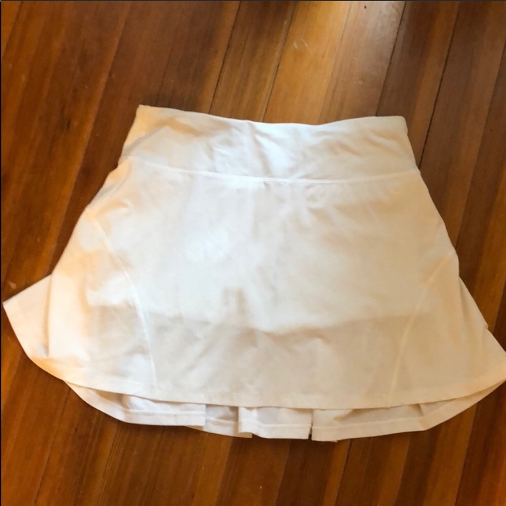 White lulu lemon tennis skirt